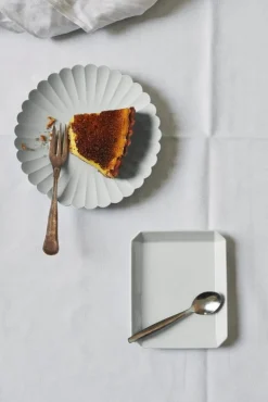 1616 / arita japan TY Palace 160 tallrik, oglaserad grå