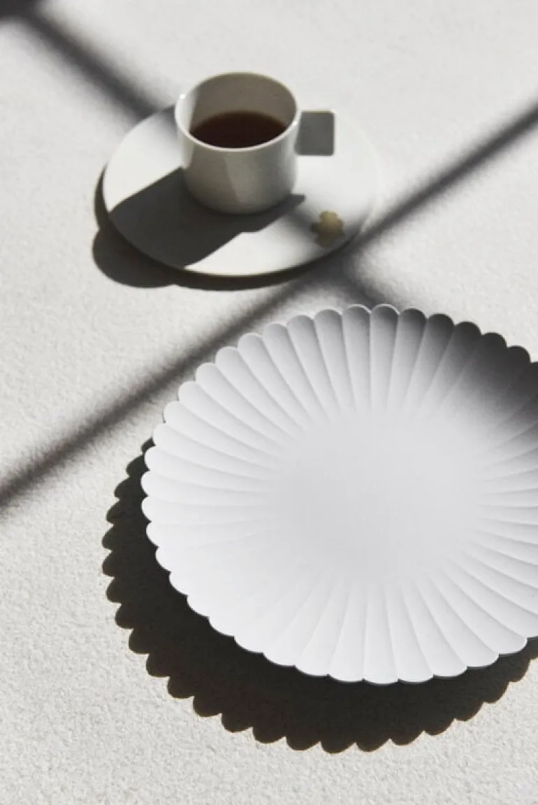 1616 / arita japan TY Palace 220 tallrik, oglaserad grå