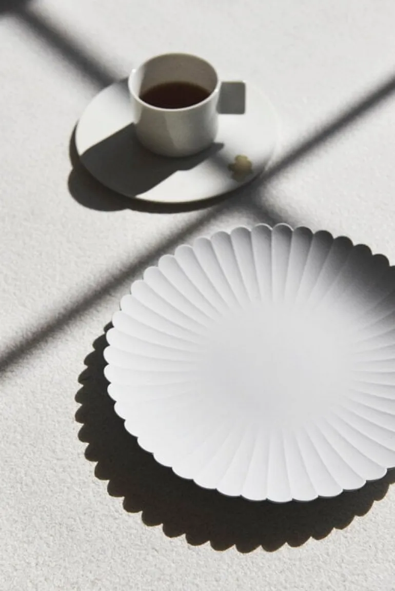 1616 / arita japan TY Palace 220 tallrik, oglaserad grå