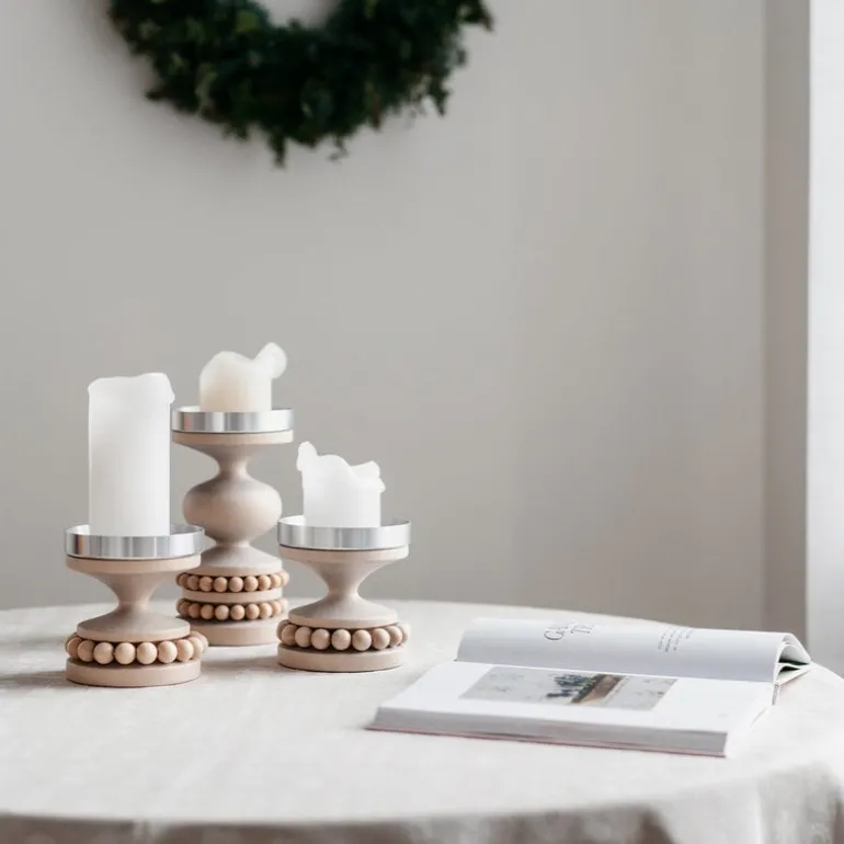 Aarikka Ruustinna ljusstake, lackad trä