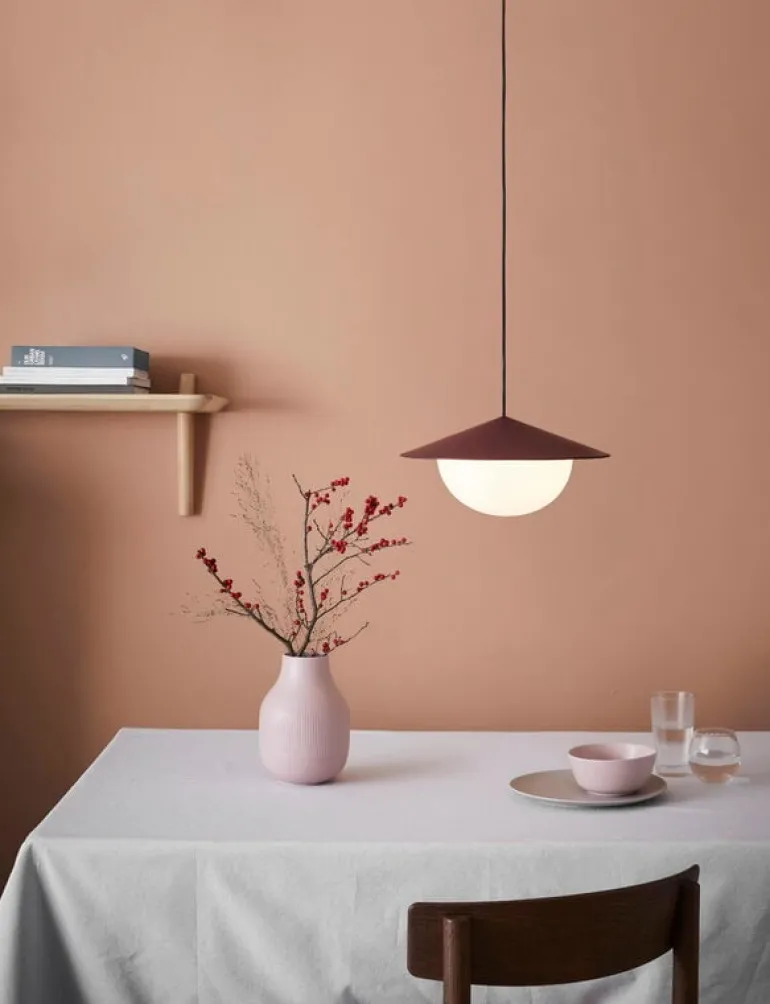 AGO Alley pendellampa, inbyggd LED, liten, tegelröd