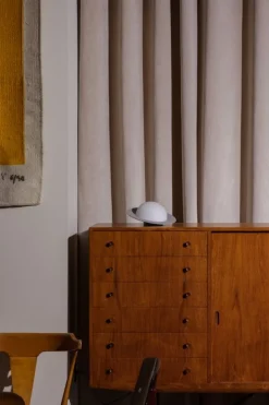 AGO Alley Tilt bordslampa, dimbar, liten, träkol