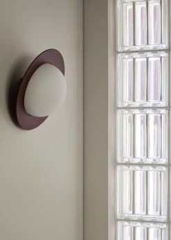 AGO Alley vägglampa, inbyggd LED, stor, lergrå