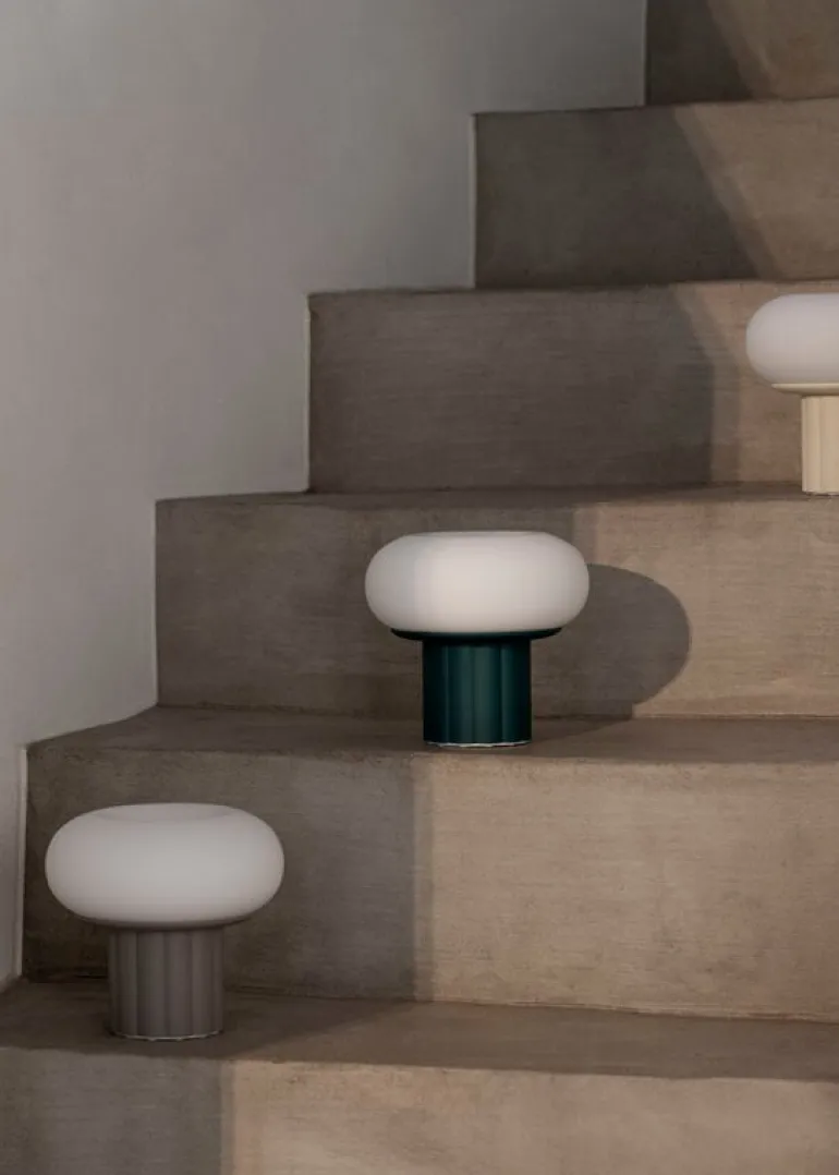 AGO Mozzi Able bärbar bordslampa, grå