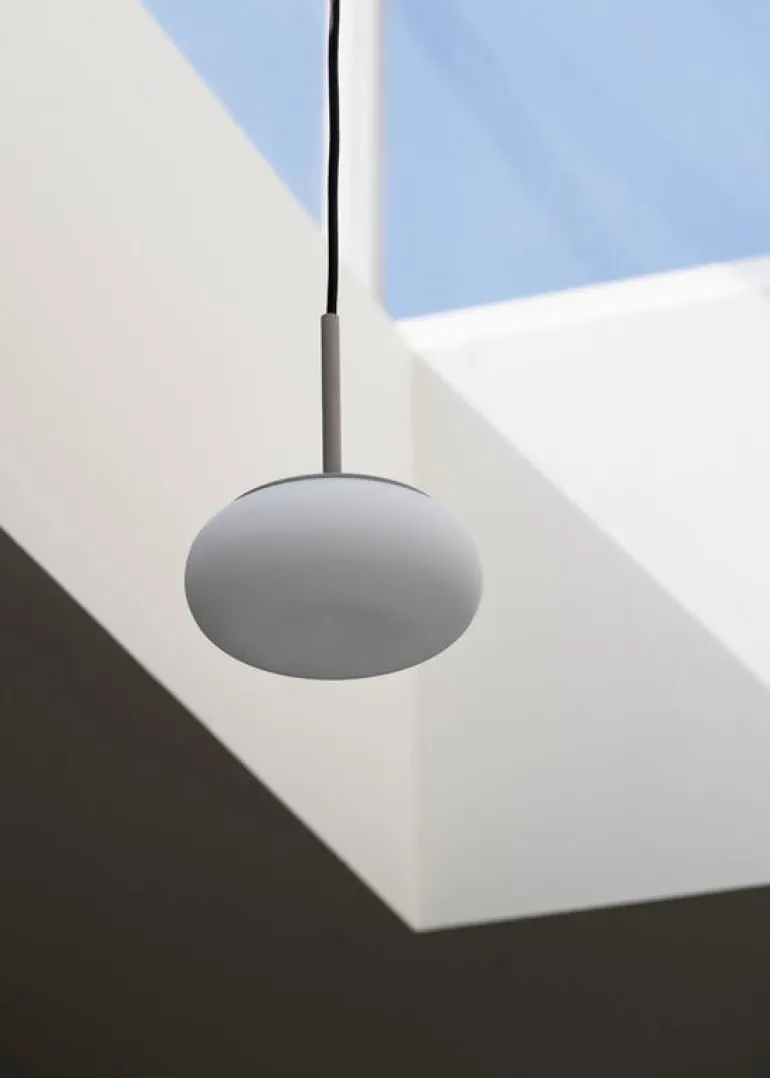 AGO Mozzi pendellampa, dimbar, liten, äggvit