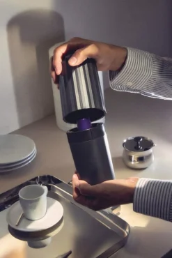 Alessi Plissé kapselkross, svart