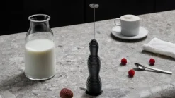 Alessi Pulcina mjölkskummare, svart