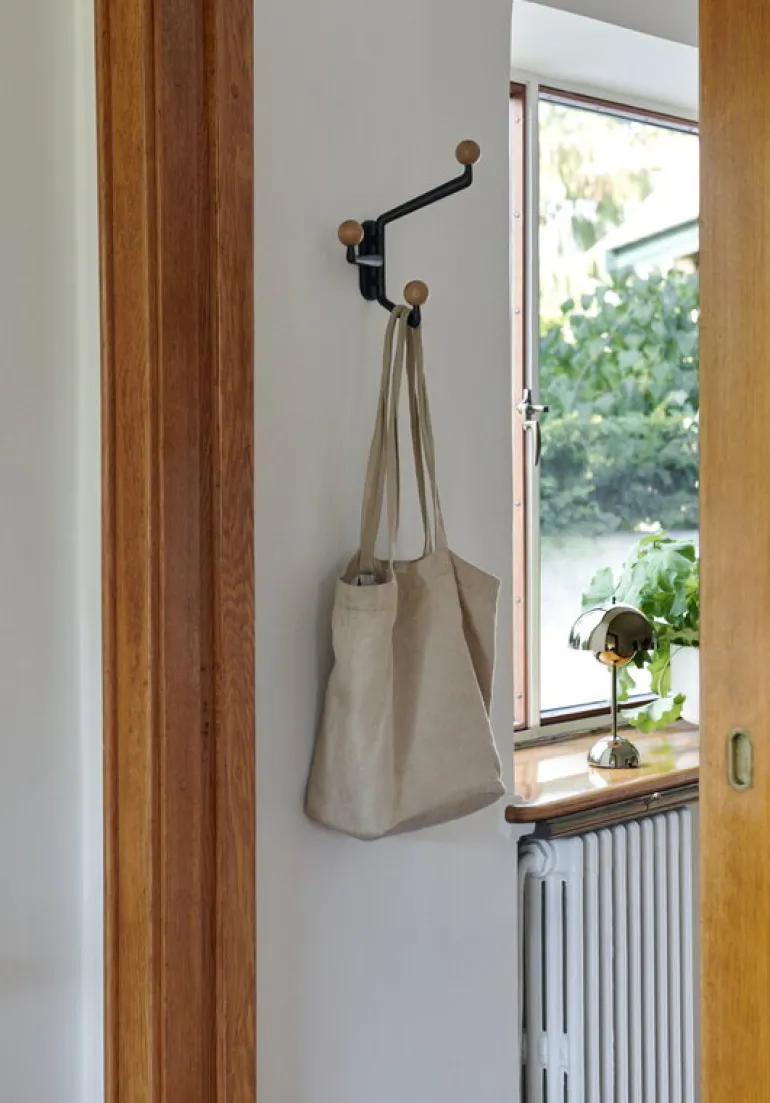 &Tradition Capture SC74 väggkrok, liten, grafit - ek