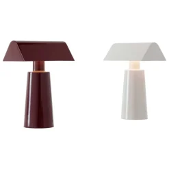 &Tradition Caret MF1 bärbar bordslampa, mörk burgundy