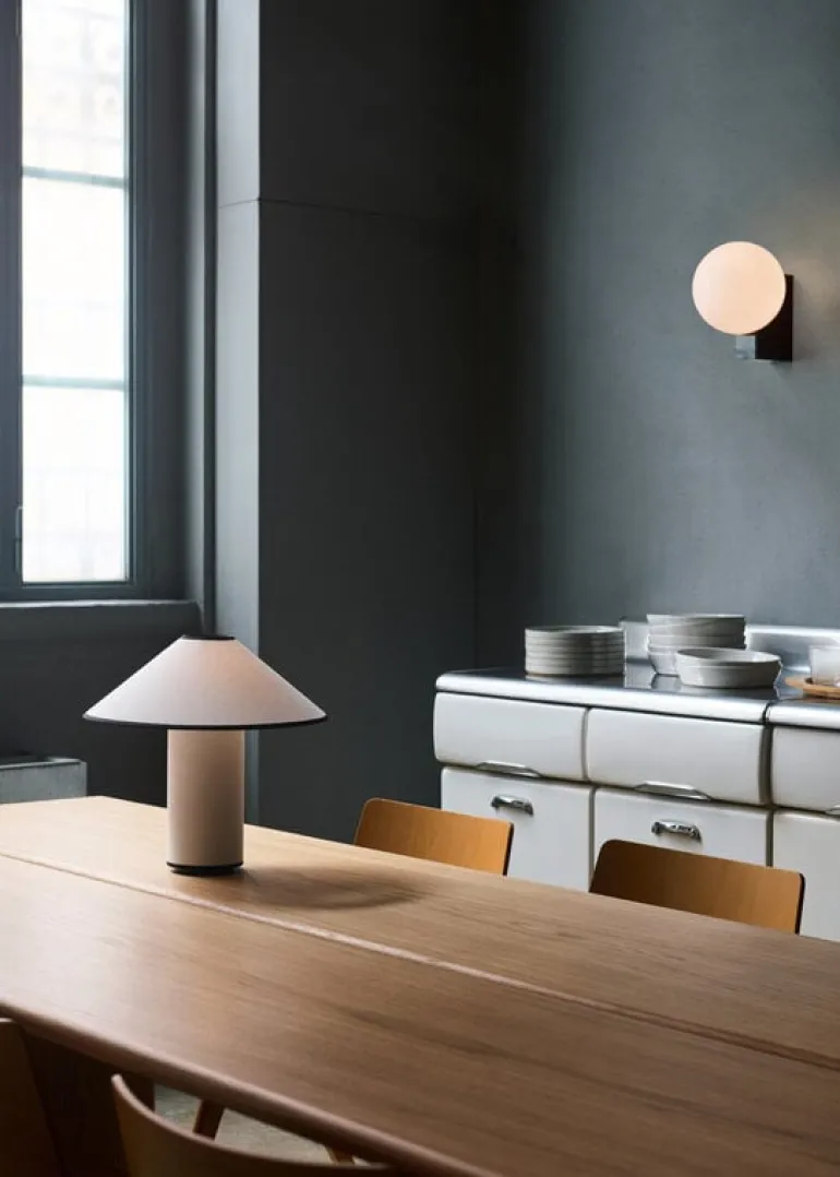 &Tradition Colette ATD6 bordslampa, vit - svart