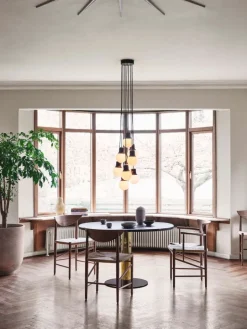 &Tradition Drawn HM4 stol, oljad valnöt