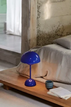 &Tradition Flowerpot VP9 bärbar bordslampa, koboltblå