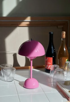 &Tradition Flowerpot VP9 bärbar bordslampa, klarrosa