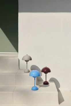 &Tradition Flowerpot VP9 bärbar bordslampa, mörklila