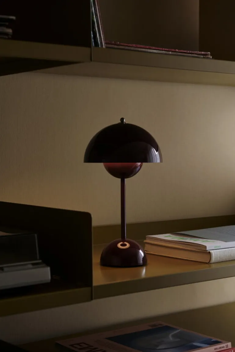 &Tradition Flowerpot VP9 bärbar bordslampa, mörklila