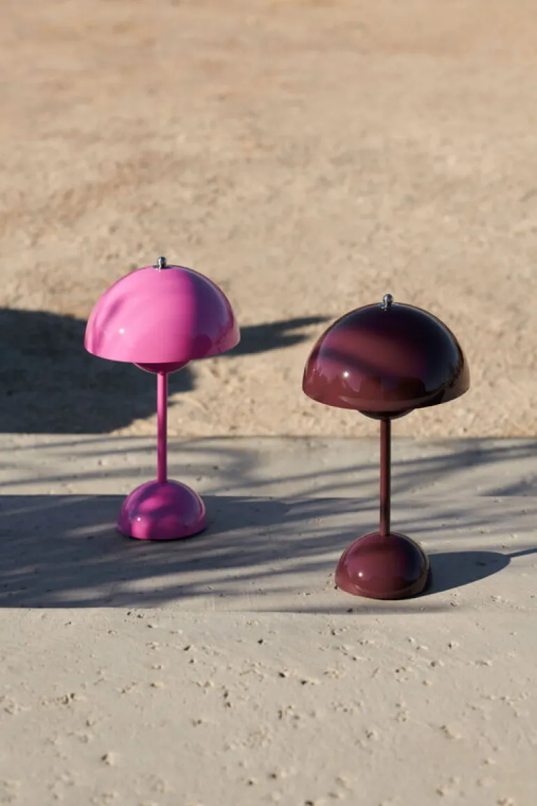 &Tradition Flowerpot VP9 bärbar bordslampa, mörklila