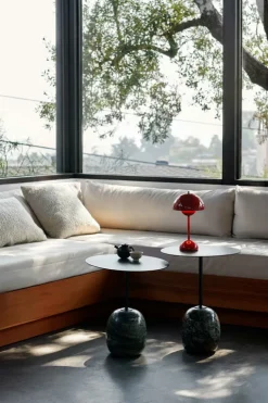 &Tradition Flowerpot VP9 bärbar bordslampa, cinnoberröd