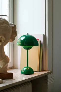 &Tradition Flowerpot VP9 bärbar bordslampa, signalgrön