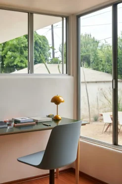 &Tradition Flowerpot VP9 bärbar bordslampa, senap