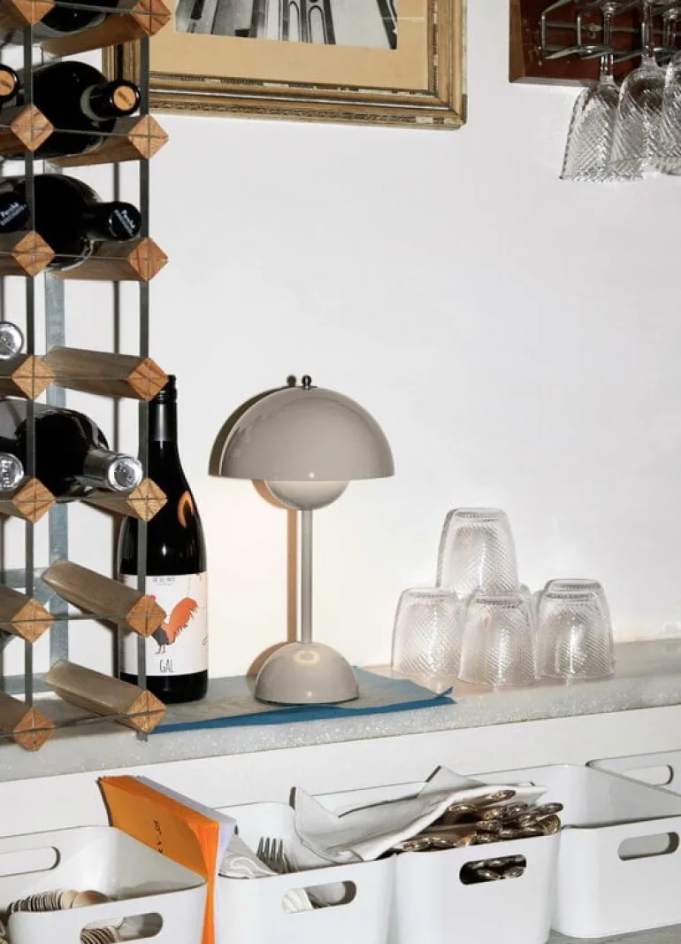 &Tradition Flowerpot VP9 bärbar bordslampa, grey beige