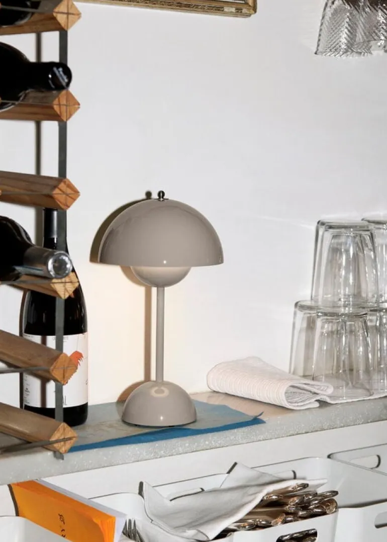 &Tradition Flowerpot VP9 bärbar bordslampa, grey beige