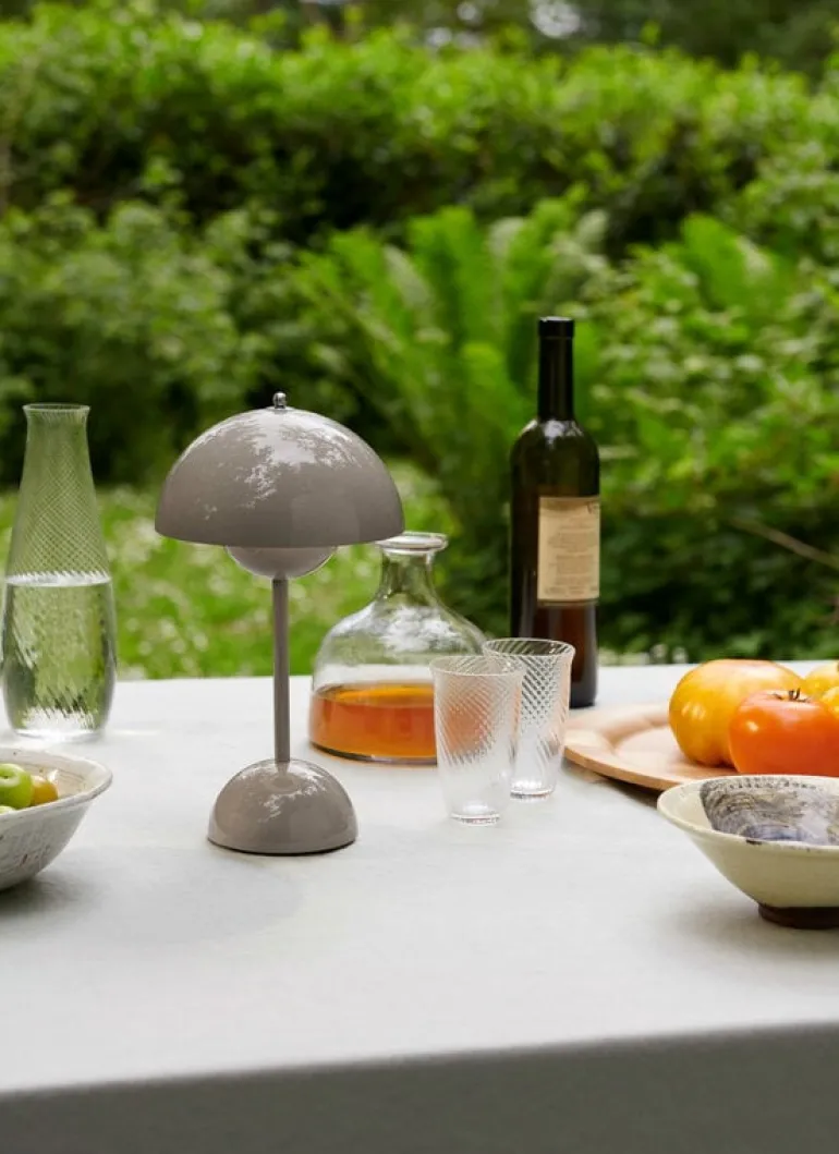 &Tradition Flowerpot VP9 bärbar bordslampa, grey beige