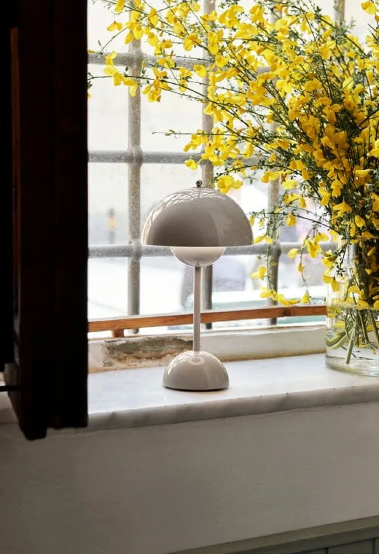 &Tradition Flowerpot VP9 bärbar bordslampa, grey beige