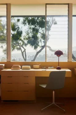 &Tradition Flowerpot VP3 bordslampa, mörklila