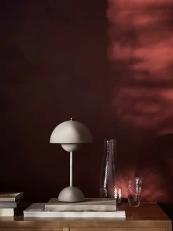 &Tradition Flowerpot VP9 bärbar bordslampa, matt ljusgrå