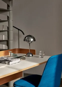 &Tradition Flowerpot VP9 bärbar bordslampa, förkromad