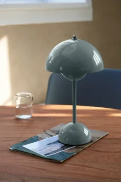 &Tradition Flowerpot VP9 bärbar bordslampa, stenblå