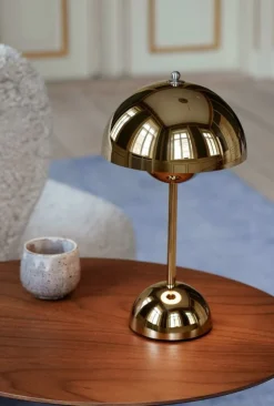 &Tradition Flowerpot VP9 bärbar bordslampa, mässingspläterad