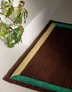 &Tradition Framed AP13 ullmatta, 90 x 140 cm, plommon