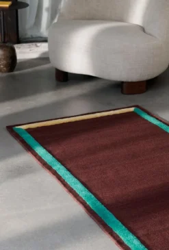 &Tradition Framed AP14 ullmatta, 90 x 240 cm, plommon