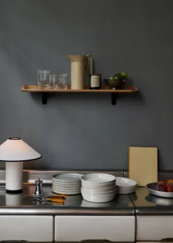 &Tradition Guild HM14 hylla, 75 x 24,6 cm, lackerad valnöt