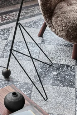 &Tradition Little Petra fåtölj, Sahara fårfäll - valnöt