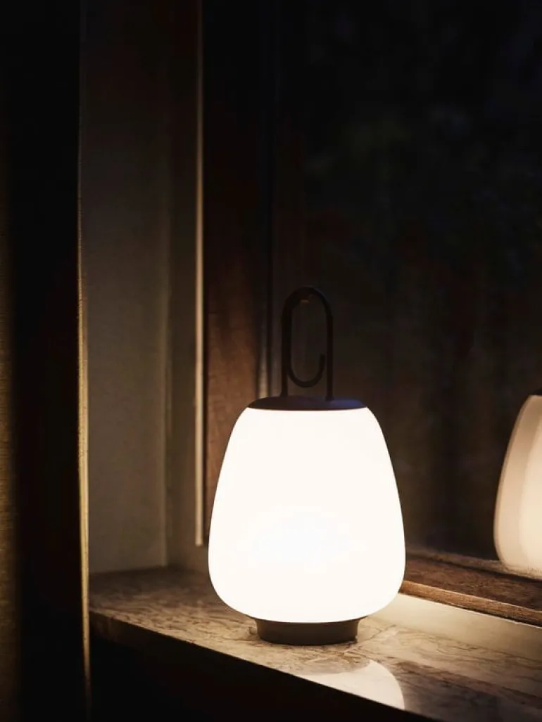 &Tradition Lucca SC51 bordslampa, opal - svart