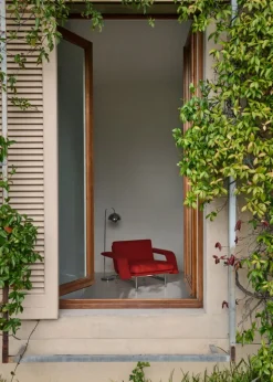 &Tradition Meantime AV29 fåtölj, polerad aluminium - röd Fiord 0571