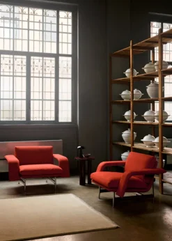 &Tradition Meantime AV29 fåtölj, polerad aluminium - röd Fiord 0571