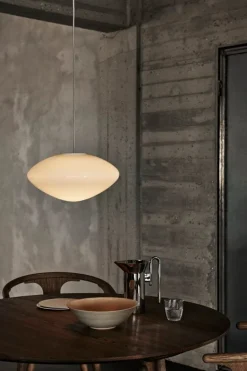 &Tradition Mist pendellampa AP16, mattvit - opalglas