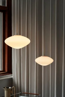&Tradition Mist pendellampa AP15, mattvit - opalglas