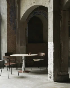 &Tradition Pavilion AV1 stol, valnöt