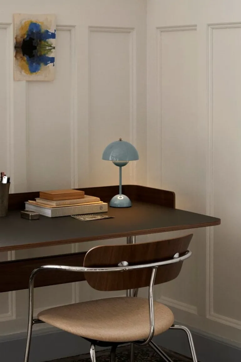 &Tradition Pavilion AV17 skrivbord, iron linoleum - valnöt - krom