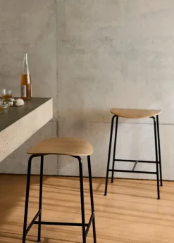 &Tradition Pavilion AV37 barpall, 68 cm, lackad ek