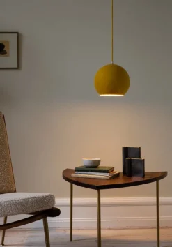 &Tradition Pinwheel HM7 sidobord, oljad valnöt