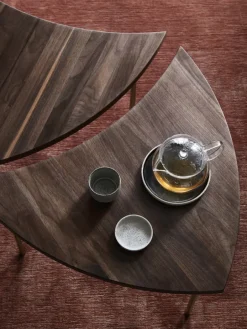 &Tradition Pinwheel HM7 sidobord, oljad valnöt