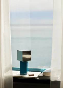 &Tradition Pivot bärbar lampa ATD7, blue silver