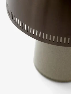 &Tradition Raku SH8 bärbar bordslampa, beigegrå - brons