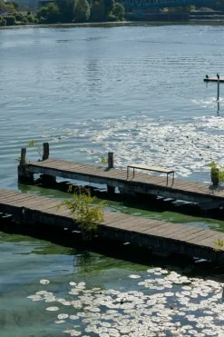 &Tradition Ville AV28 bänk, 180 x 40 cm, teak - varm svart