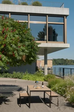 &Tradition Ville AV27 bänk, 110 x 40 cm, teak - varm svart